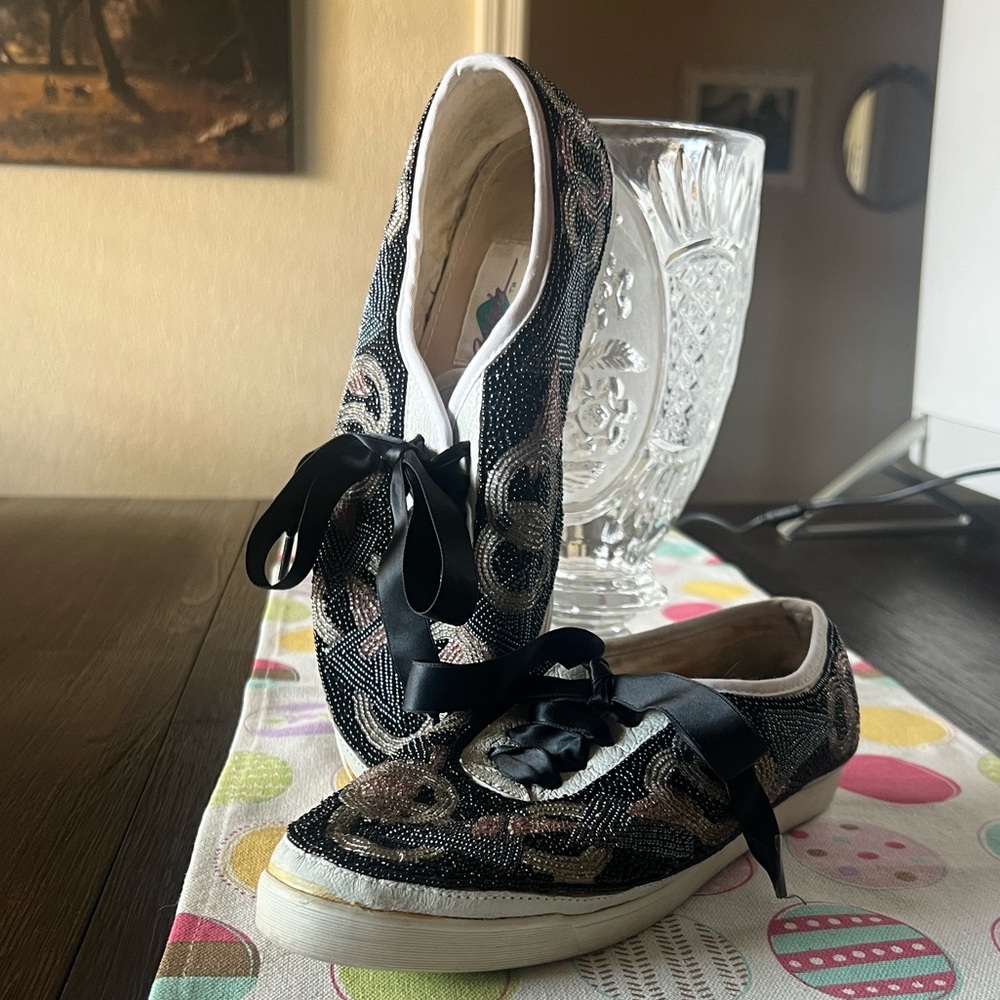 Vintage Beadz sneakers size 7